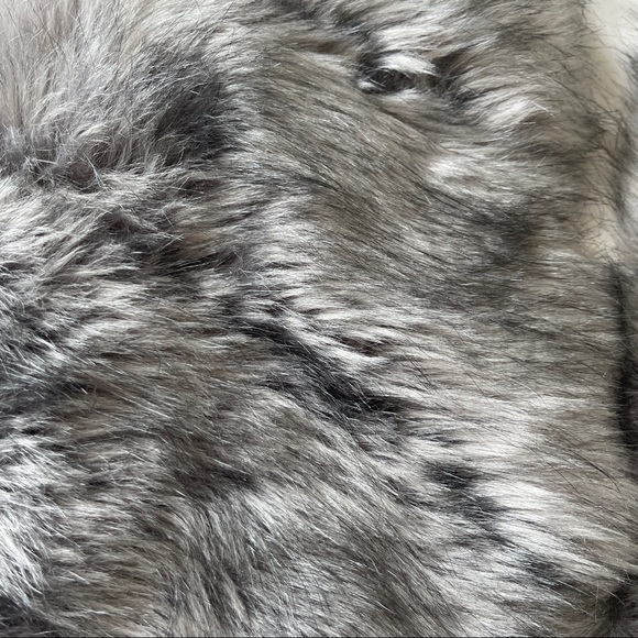Faux fur grey long vest - Picture 6 of 6